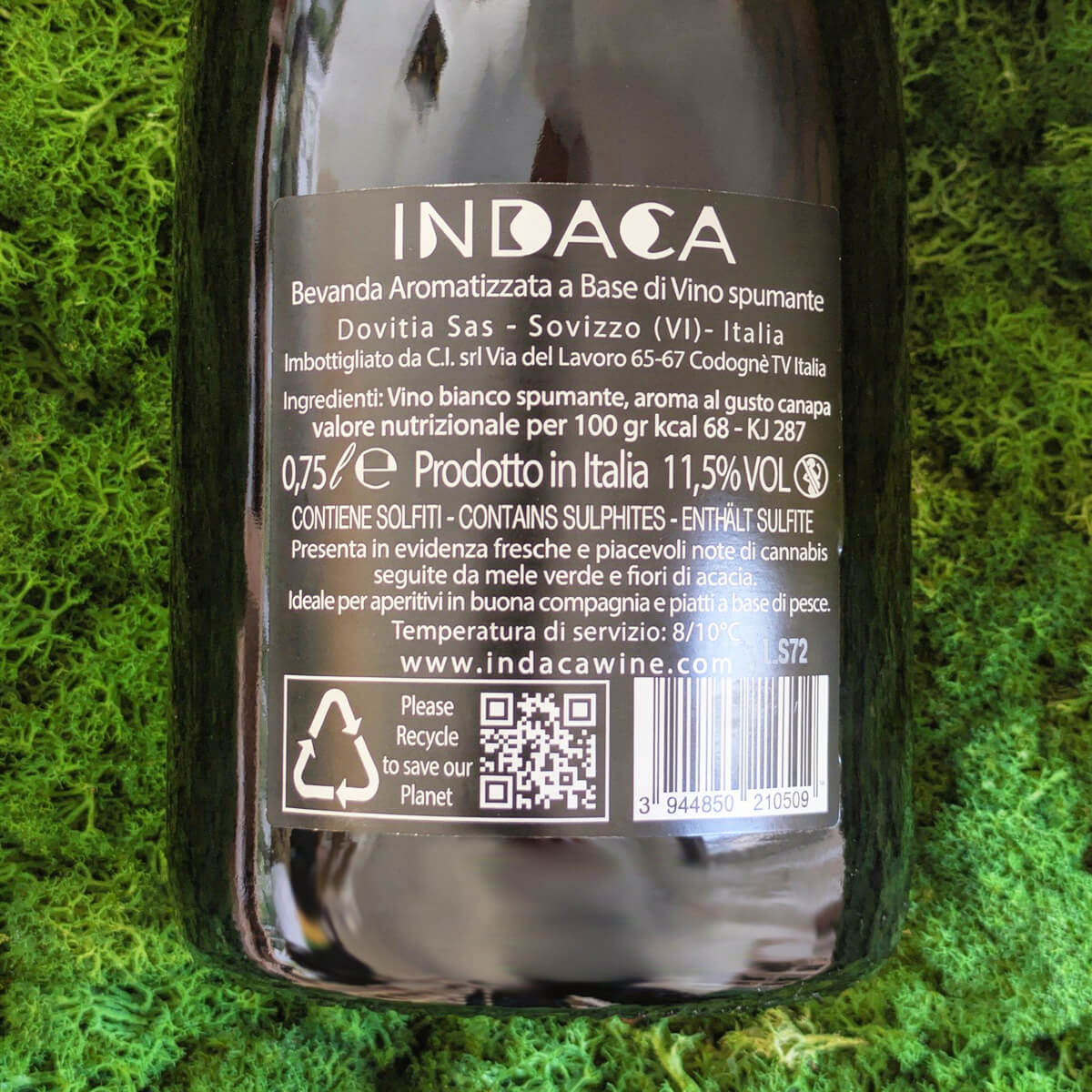 Indaca, vino spumante alla canapa